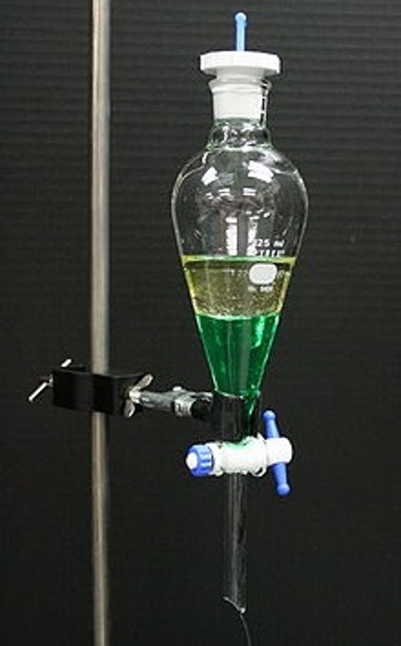 220px-Separatory_funnel_with_oil_and_colored_water